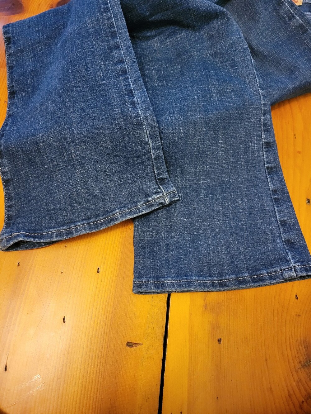 Levi's 725 High Rise Bootcut - Picture 7 of 7